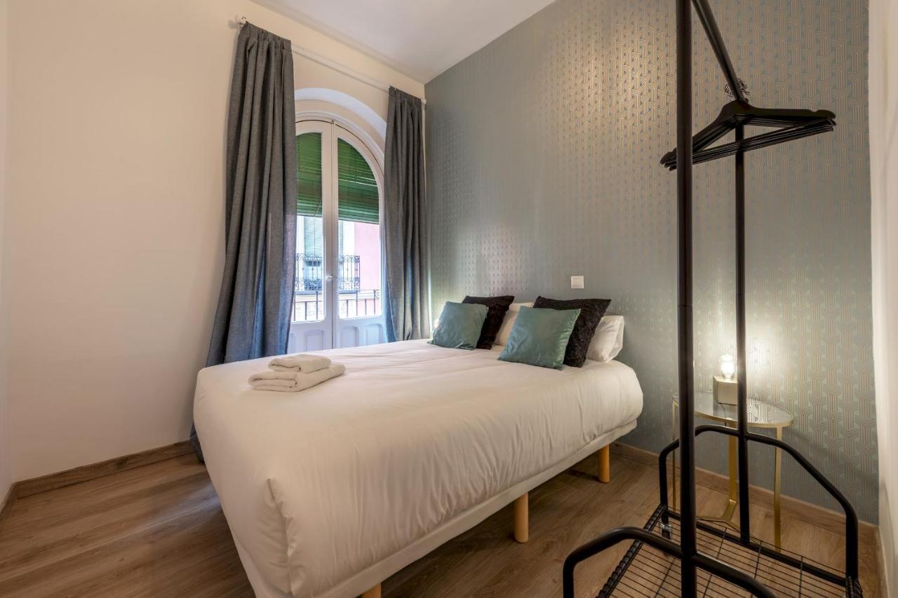 3 Bedrooms 1 Bathroom Furnished - Lavapies- Mintystay Madrid Bagian luar foto