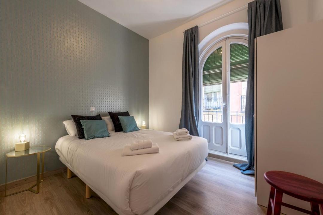 3 Bedrooms 1 Bathroom Furnished - Lavapies- Mintystay Madrid Bagian luar foto