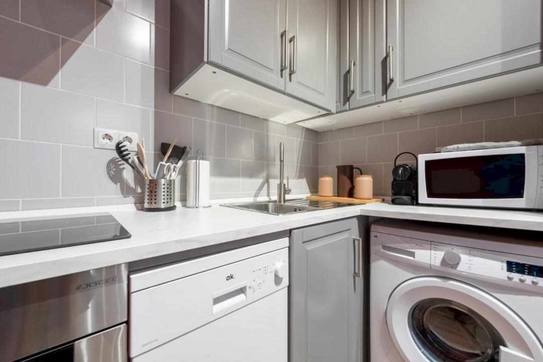 3 Bedrooms 1 Bathroom Furnished - Lavapies- Mintystay Madrid Bagian luar foto
